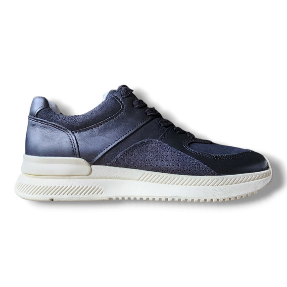 Athletic_Shoes